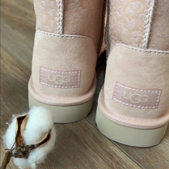 🌿UGG🌿CLASSIC SNOW LEOPARD BOOTS - Picture 8 of 15
